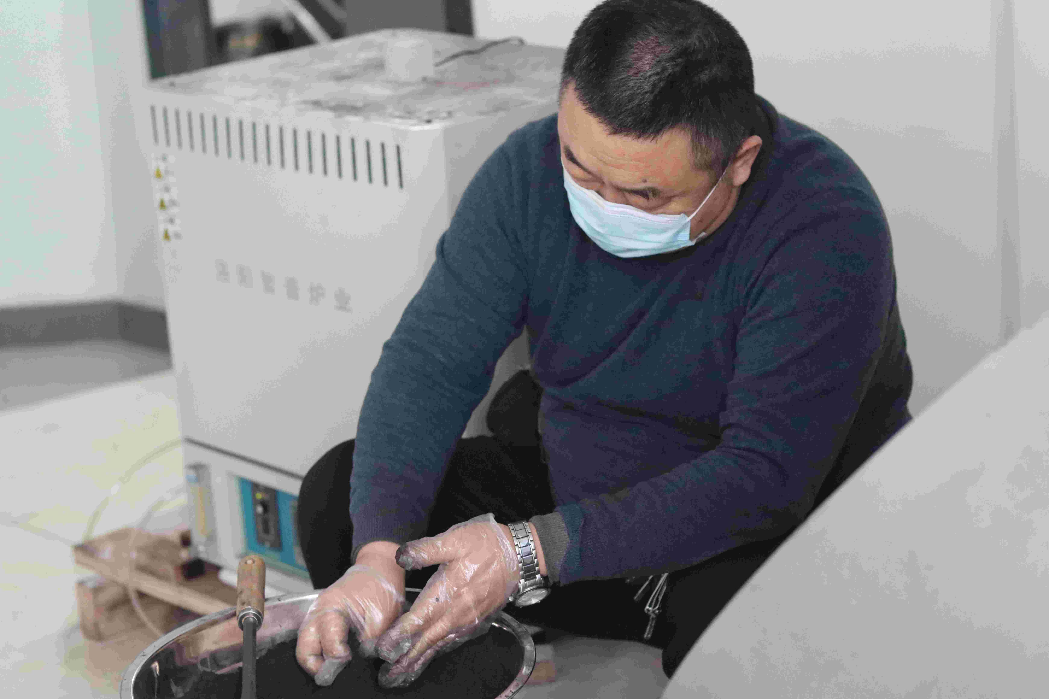 建杰集團丨出彩建杰人丨俯首甘為“墾黃?！? /> </a> <p>半生求索，半生鉆研；以樸素的精神，淡漠繁華；持謙遜的態(tài)度，精技于心；他是披星戴月奮斗者，他是勇往直前建杰人。時(shí)間翻涌而過(guò)，……</p> <a href=